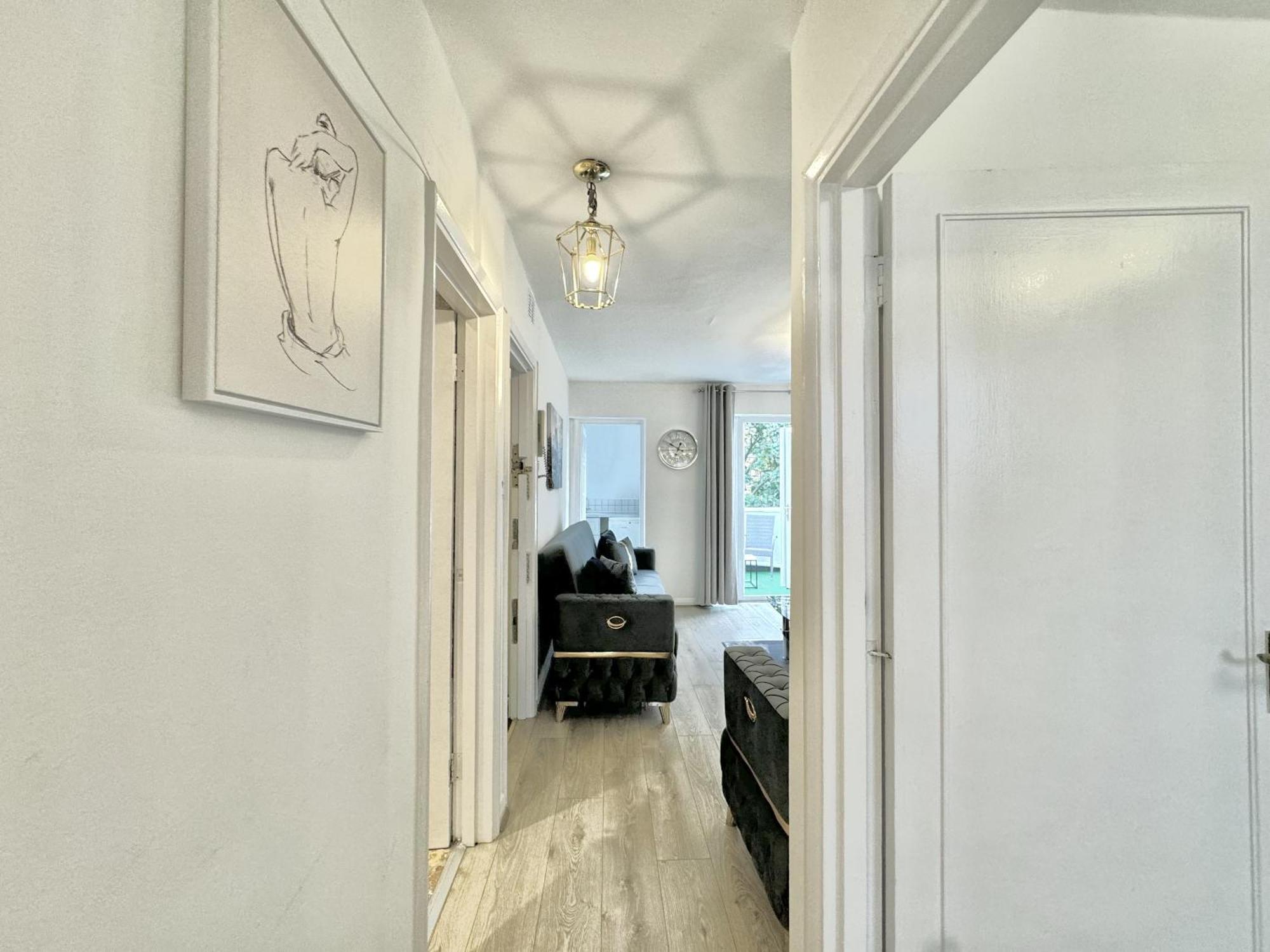 Newly Renovated Kensington 2 Bedroom Apartment With Balcony Near Harrods Sleeps 6, 2 Min Walk From Station London Exterior photo