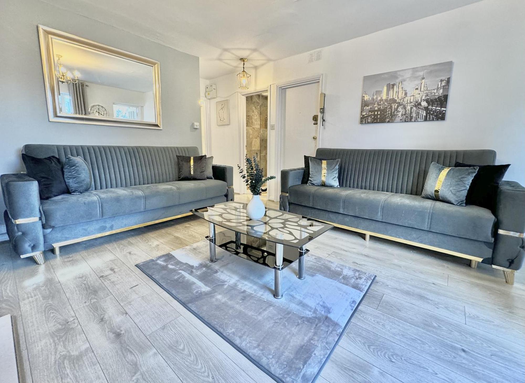 Newly Renovated Kensington 2 Bedroom Apartment With Balcony Near Harrods Sleeps 6, 2 Min Walk From Station London Exterior photo