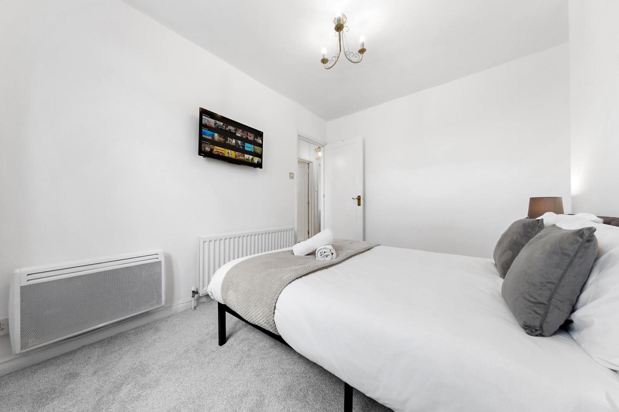 Newly Renovated Kensington 2 Bedroom Apartment With Balcony Near Harrods Sleeps 6, 2 Min Walk From Station London Exterior photo