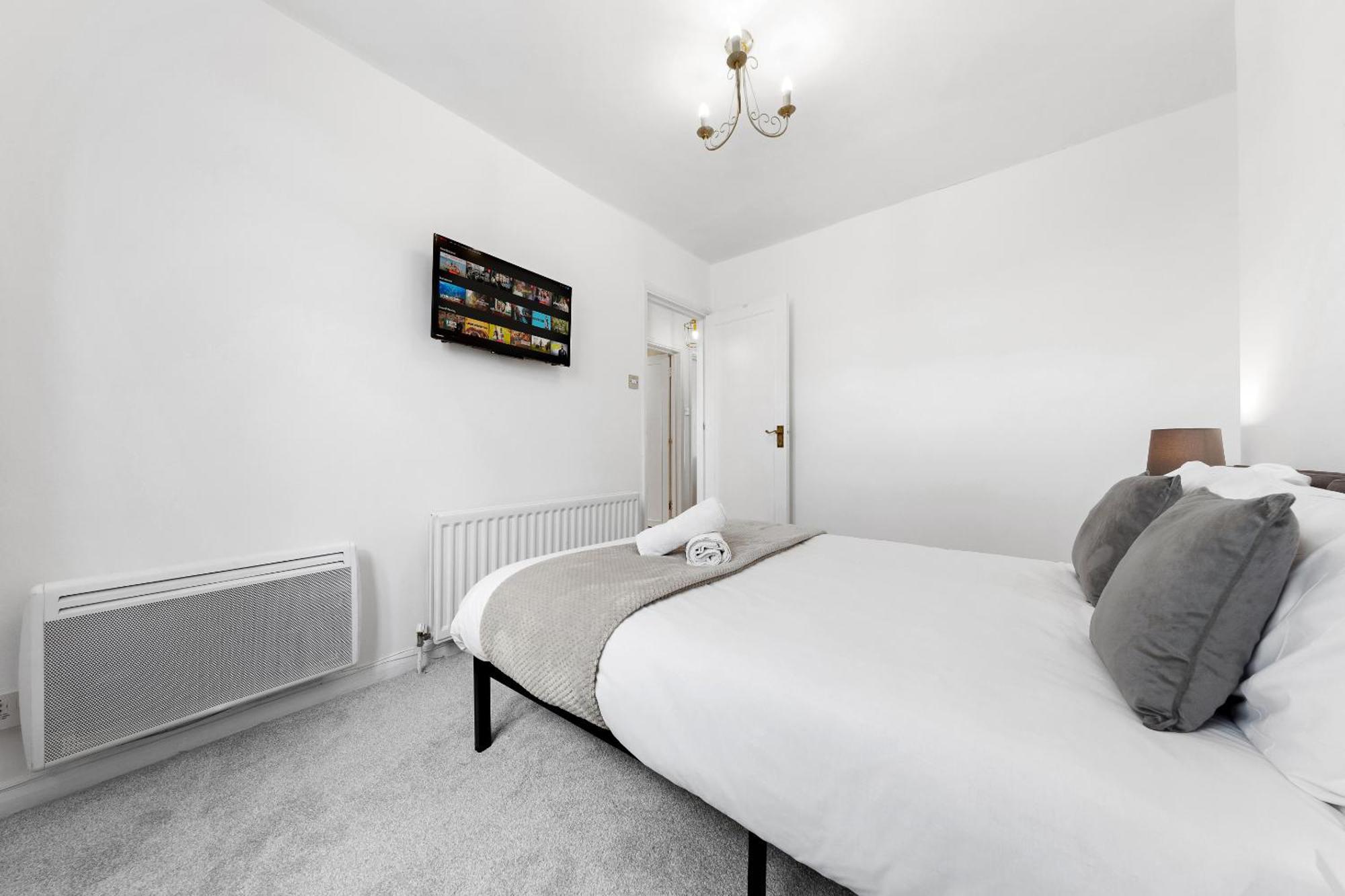 Newly Renovated Kensington 2 Bedroom Apartment With Balcony Near Harrods Sleeps 6, 2 Min Walk From Station London Exterior photo