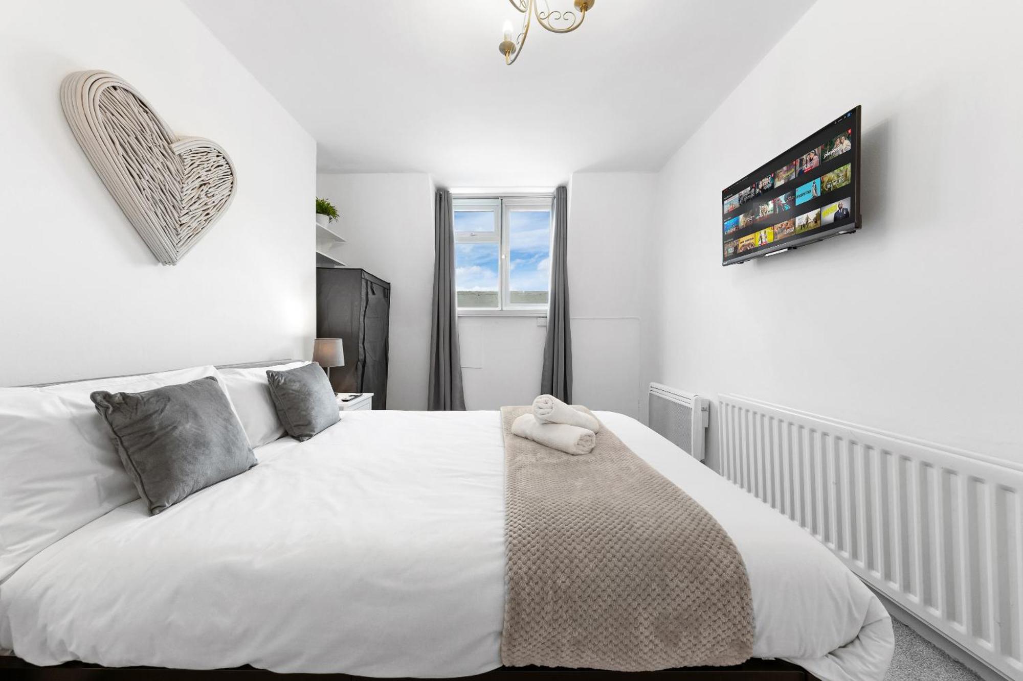 Newly Renovated Kensington 2 Bedroom Apartment With Balcony Near Harrods Sleeps 6, 2 Min Walk From Station London Exterior photo