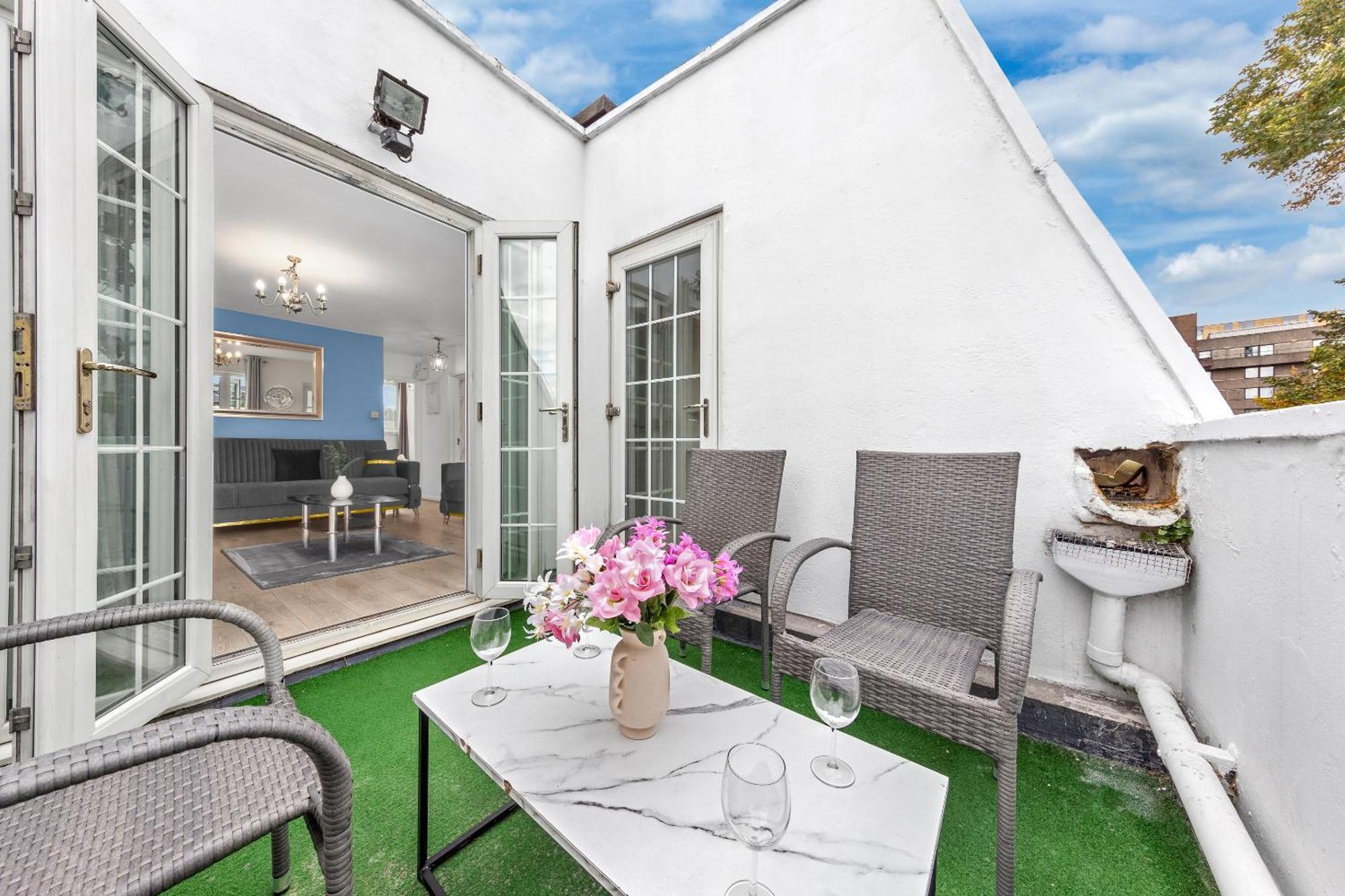 Newly Renovated Kensington 2 Bedroom Apartment With Balcony Near Harrods Sleeps 6, 2 Min Walk From Station London Exterior photo